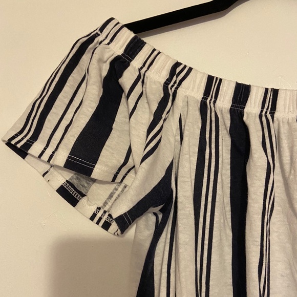 Forever21 off the shoulder dress - Picture 2 of 5